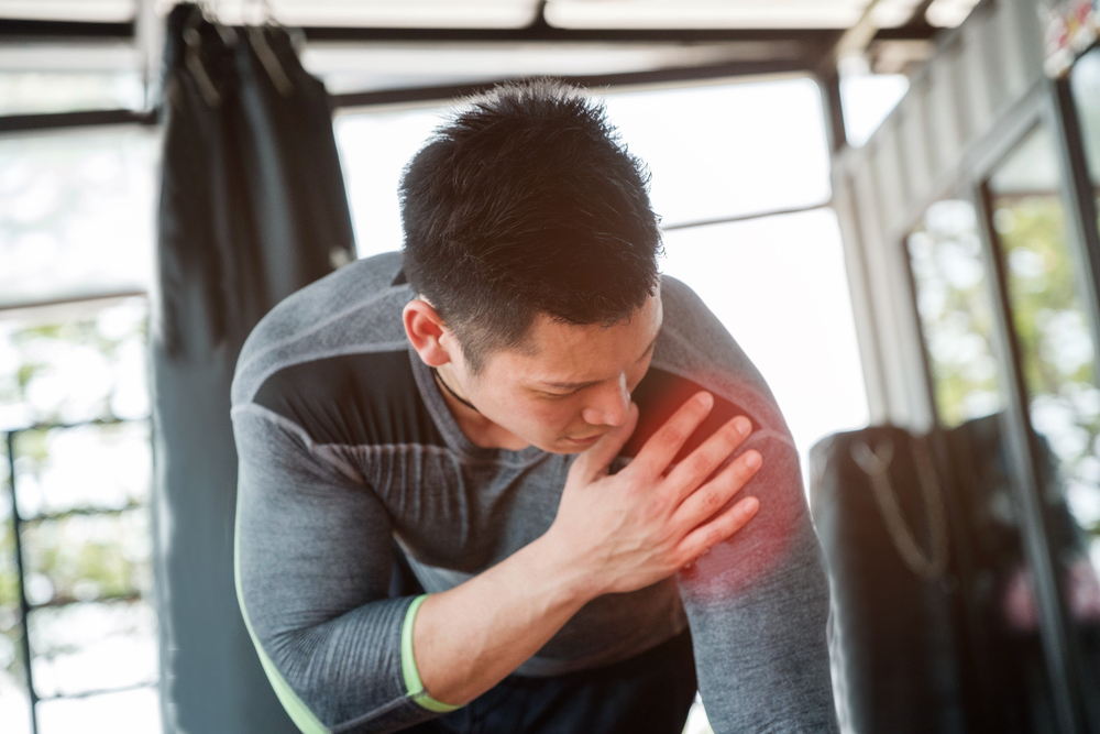 Asian,Handsome,Fitness,Man,Who,Has,Perfect,Body,Feeling,Pain